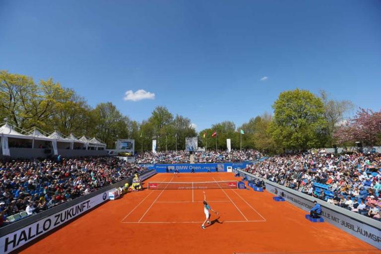 Ein Match des BMW Open Tennisturniers auf der Tennisanlage des MTTC Iphitos München